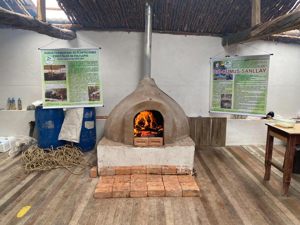 Horno de barro en la cabaña de Sanllay
